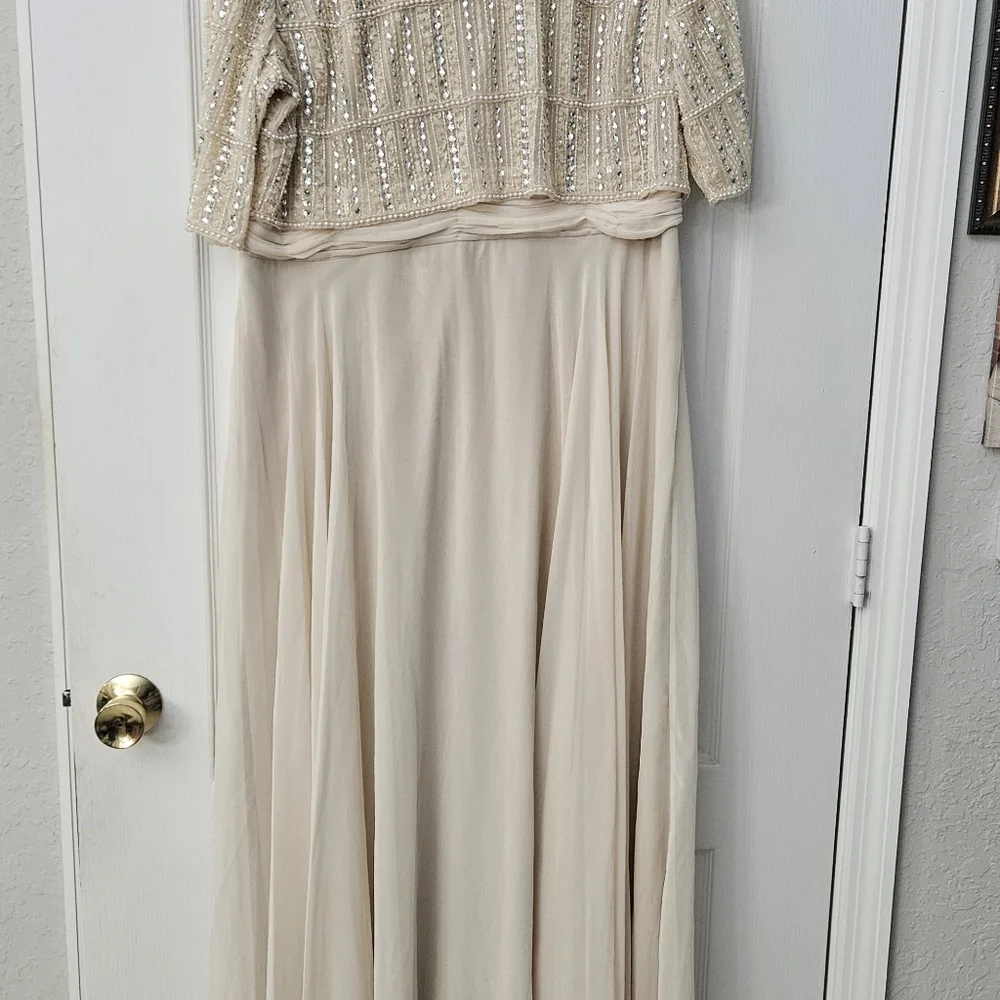 Mac Duggal Beige Beaded Bodice elbow sleeve Chiffon A-Line Gown Sz 16 NWOT - Picture 5 of 7